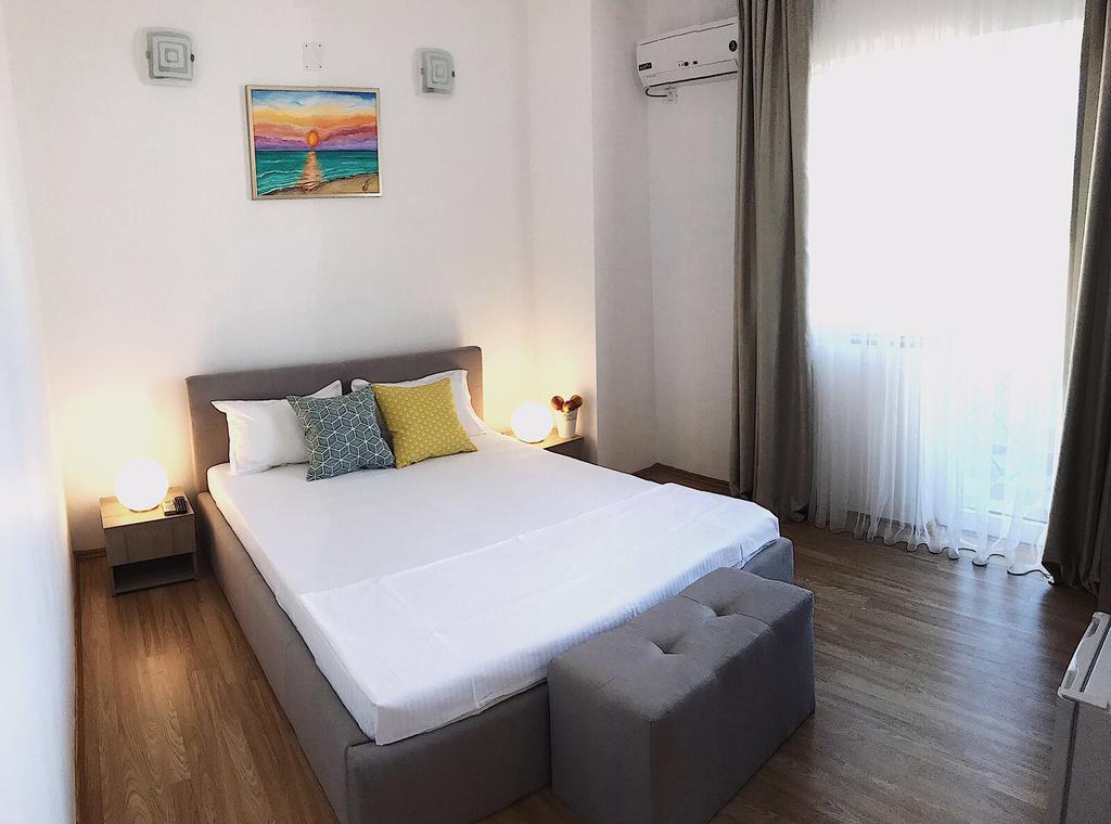 Vila Miruna Hotel เอโฟริเอนอร์ด ภายนอก รูปภาพ