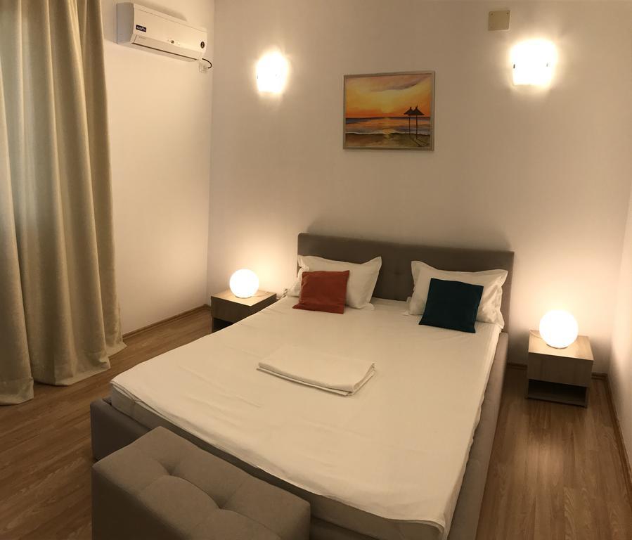 Vila Miruna Hotel เอโฟริเอนอร์ด ภายนอก รูปภาพ